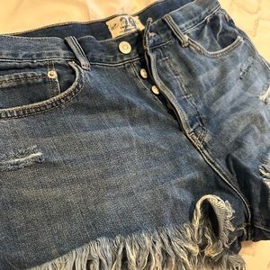 Free People - Good Vibrations Denim Shorts // size 29